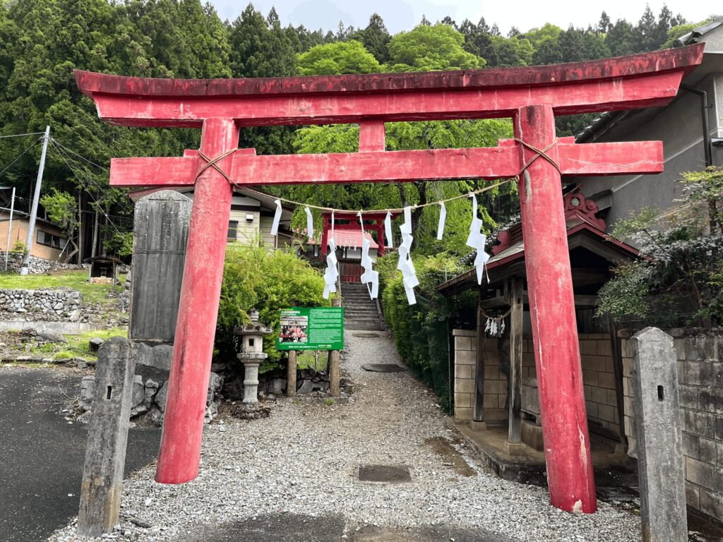 大達原稲荷神社の朱色の鳥居